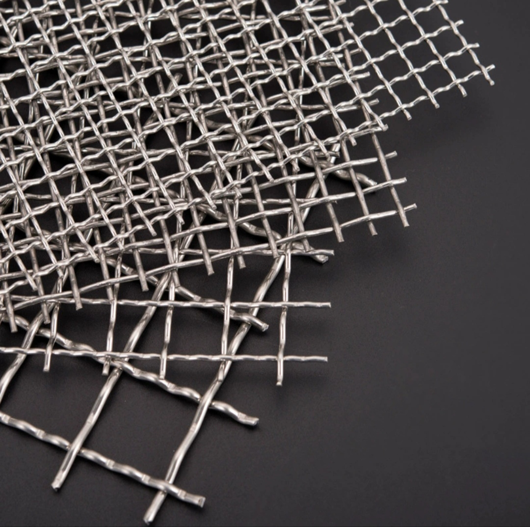 冲孔板产品，圆形孔洞均匀分布，金属表面平整