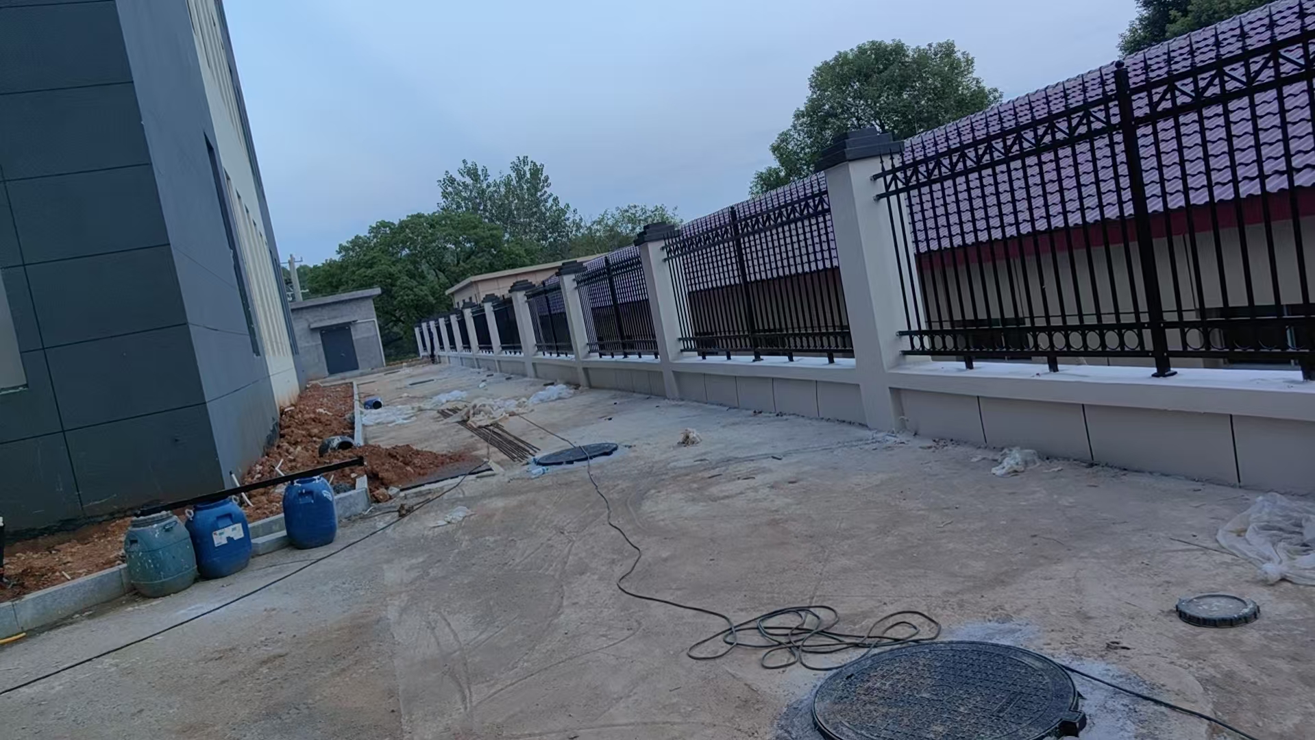 黄铜筛网产品，金黄色金属光泽，细密网眼结构